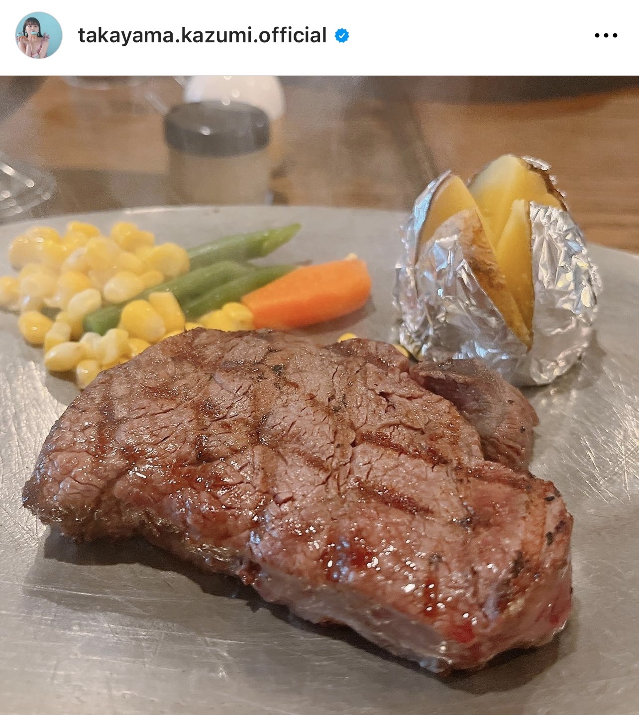 沖縄旅のオフショット（高山一実のインスタグラムから）