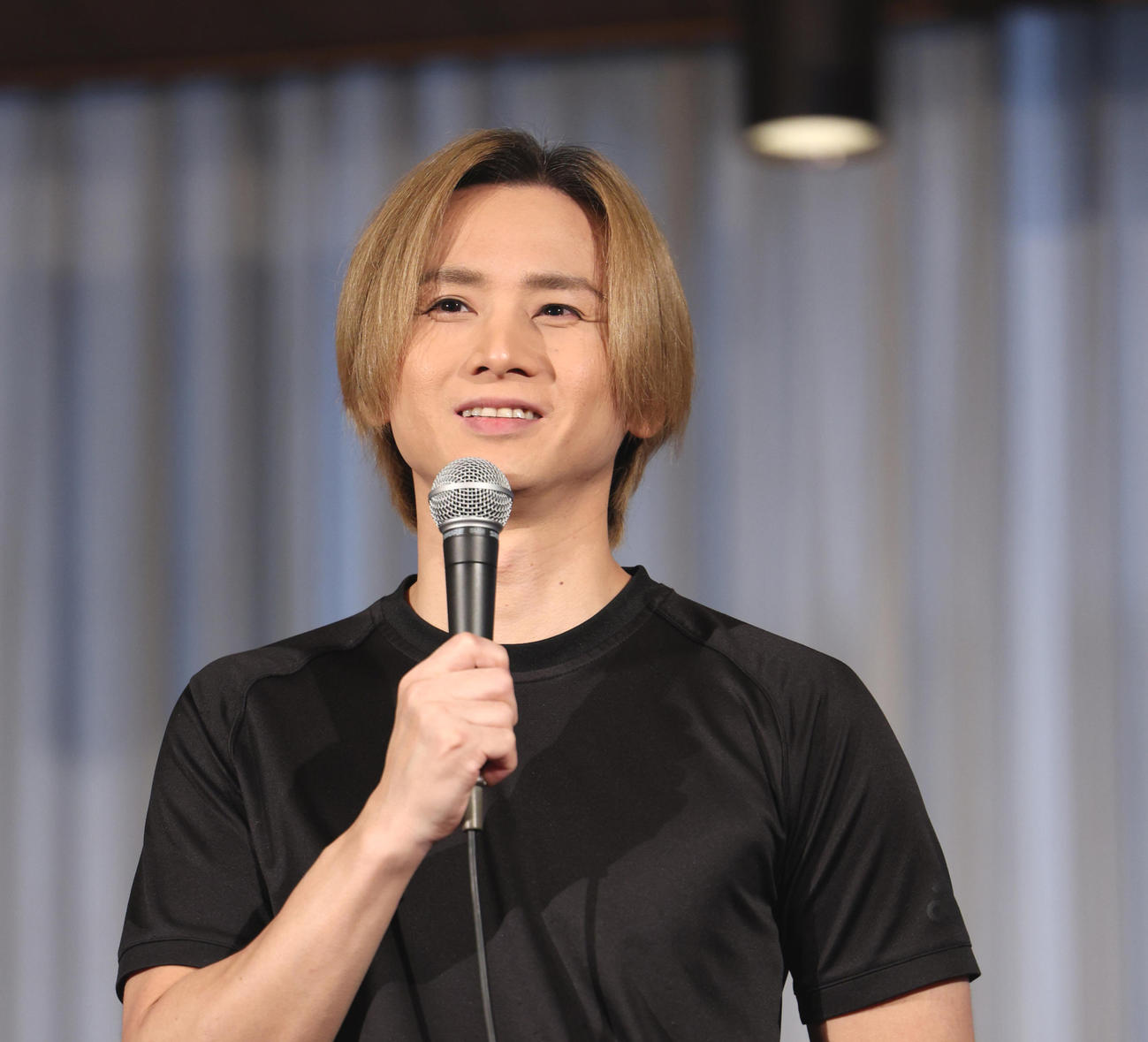 舞台「チャーリーとチョコレート工場」公開舞台稽古前に会見を行った堂本光一（撮影・中島郁夫）