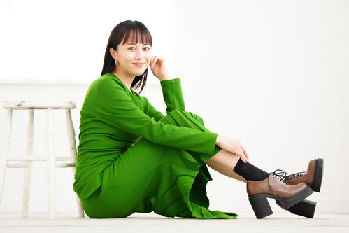 16年前、撮影した当時50代後半のカメラマンは、比嘉愛未さんにメロメロとなったようだ。私も心の奥まで温められるような美しさに魅了された（撮影・江口和貴）