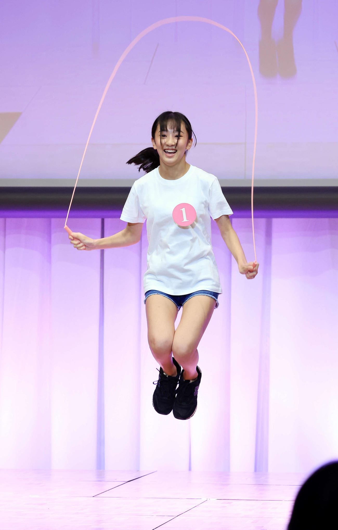 2024ミスティーンジャパン決勝大会で特技を披露する伊藤瑠南さん（撮影・浅見桂子）