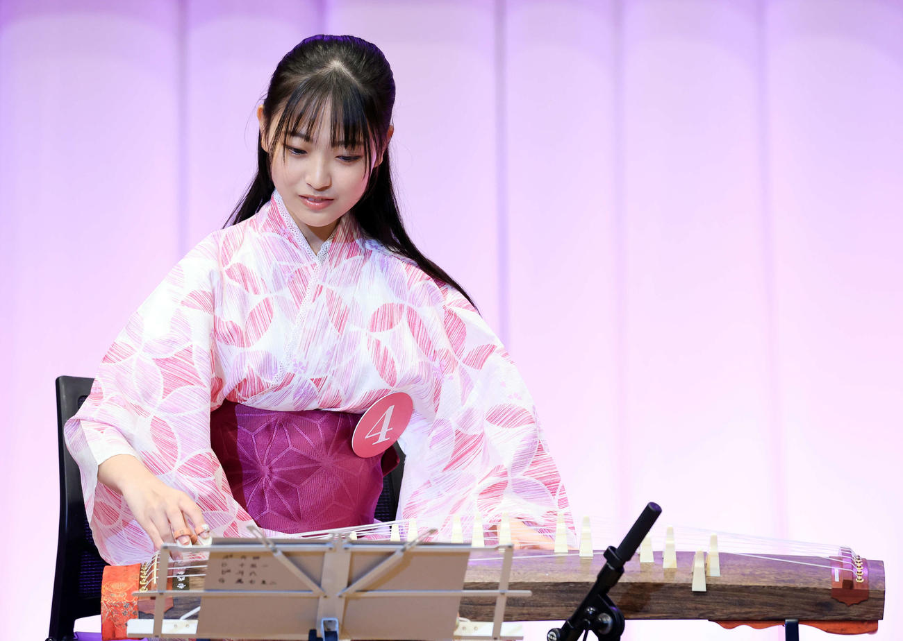 2024ミスティーンジャパン決勝大会で特技を披露する蔵盛妃那乃さん（撮影・浅見桂子）
