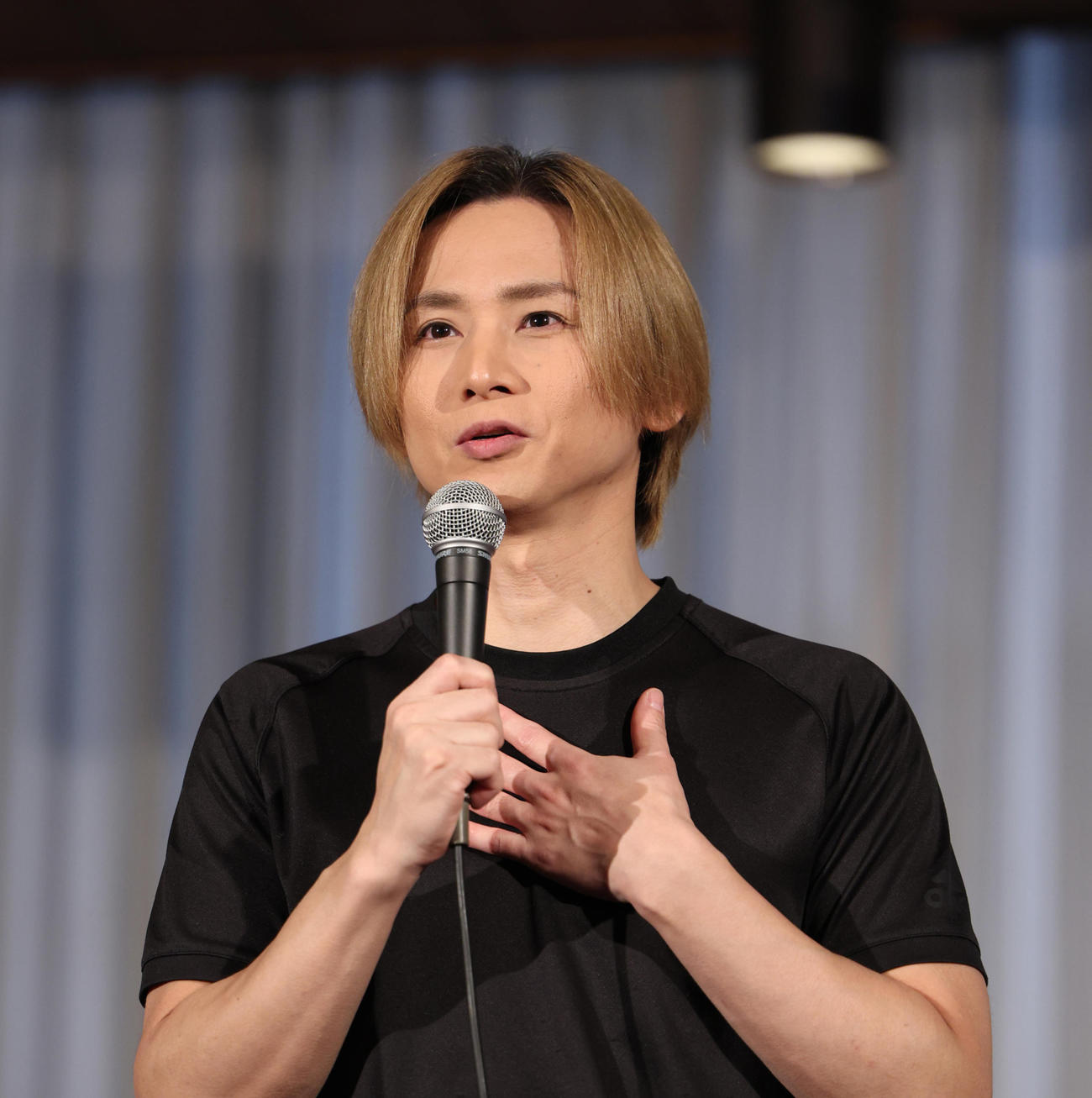 舞台「チャーリーとチョコレート工場」公開舞台稽古前に会見を行った堂本光一（撮影・中島郁夫）