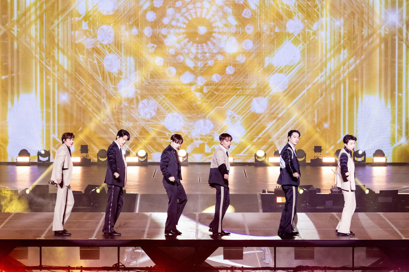 7年ぶりの来日コンサートを開催した2PM。左からニックン、テギョン、ジュノ、ジュンケイ、チャンソン、ウヨン