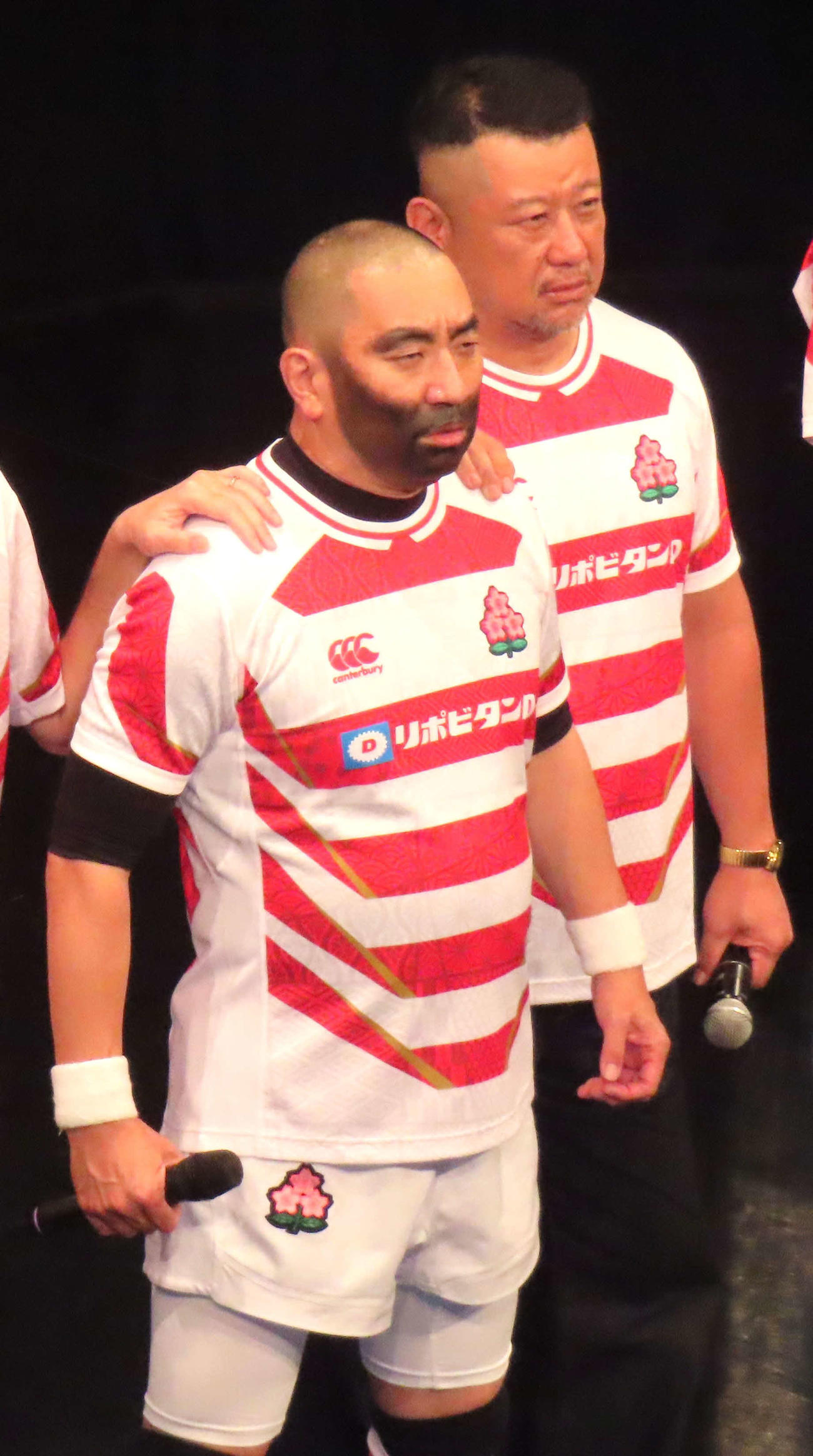 「ラグビーワールドカップ2023フランス大会」日本対アルゼンチン戦のパブリックビューイングイベントに出席したレイザーラモンRG（左）とケンドーコバヤシ