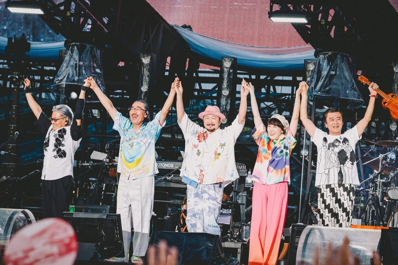 サザンオールスターズの「サザンオールスターズ　茅ヶ崎　ライブ2023」の1シーン（C）フジテレビ