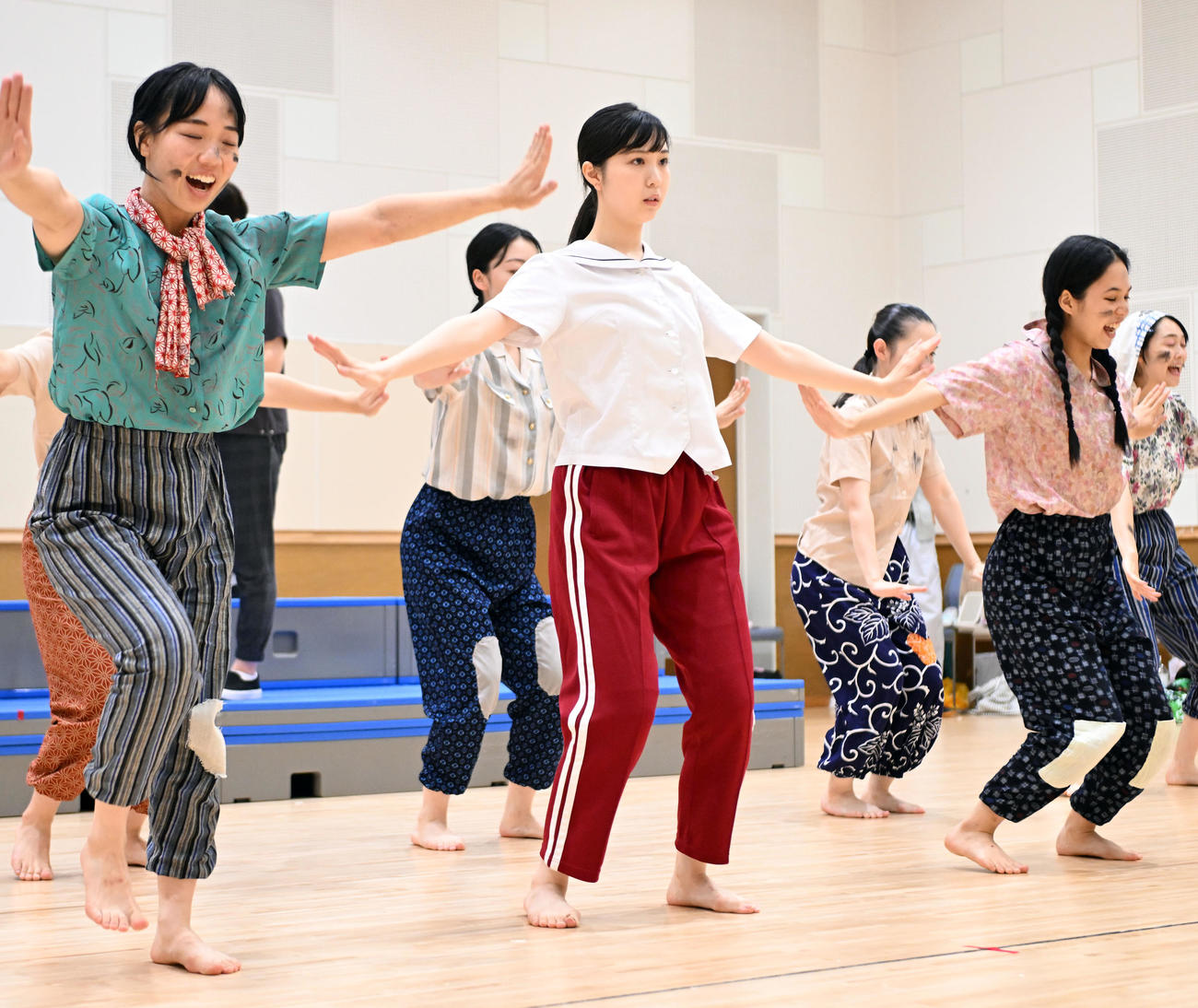 稽古に打ち込む中村守里（中央）（撮影・たえ見朱実）