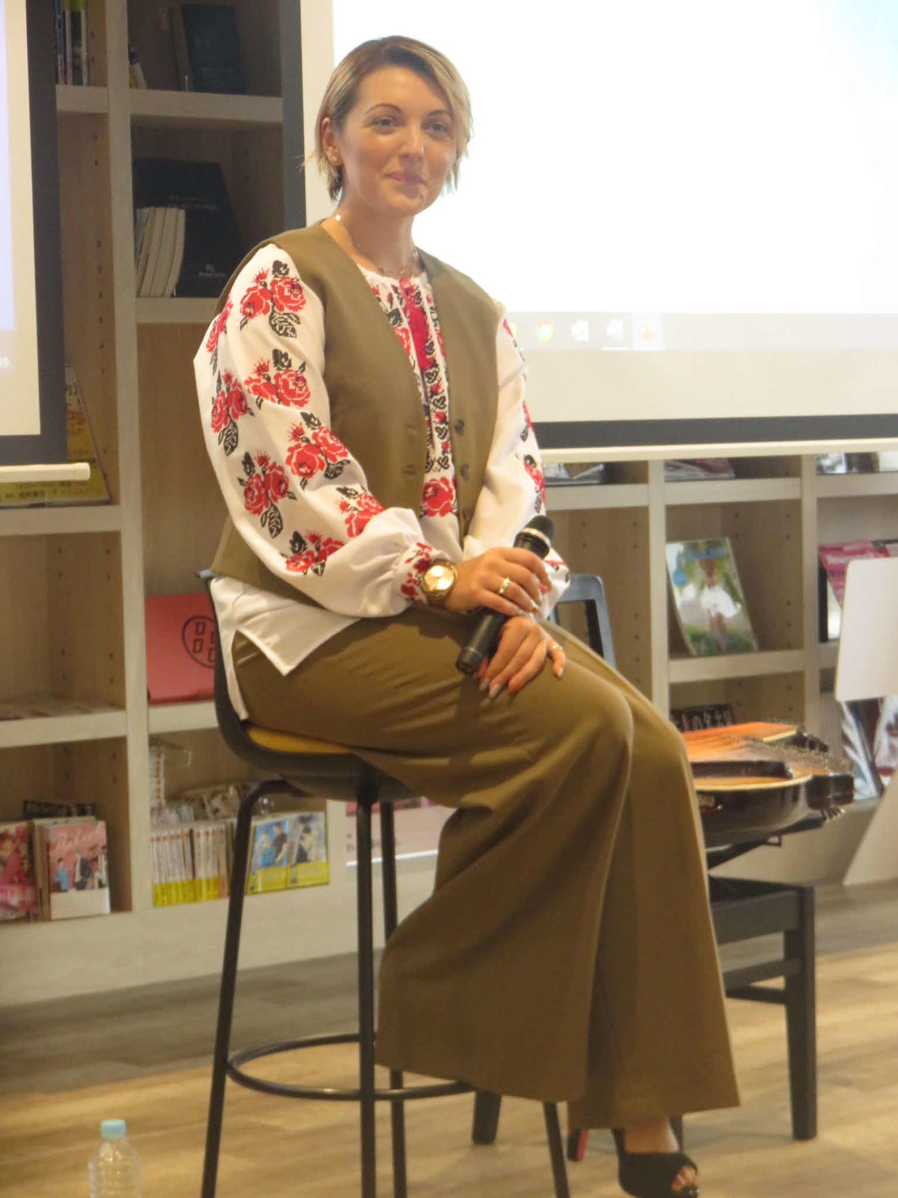 著書「ウクライナ女性の美しく前向きな生き方」を出版したカテリーナ
