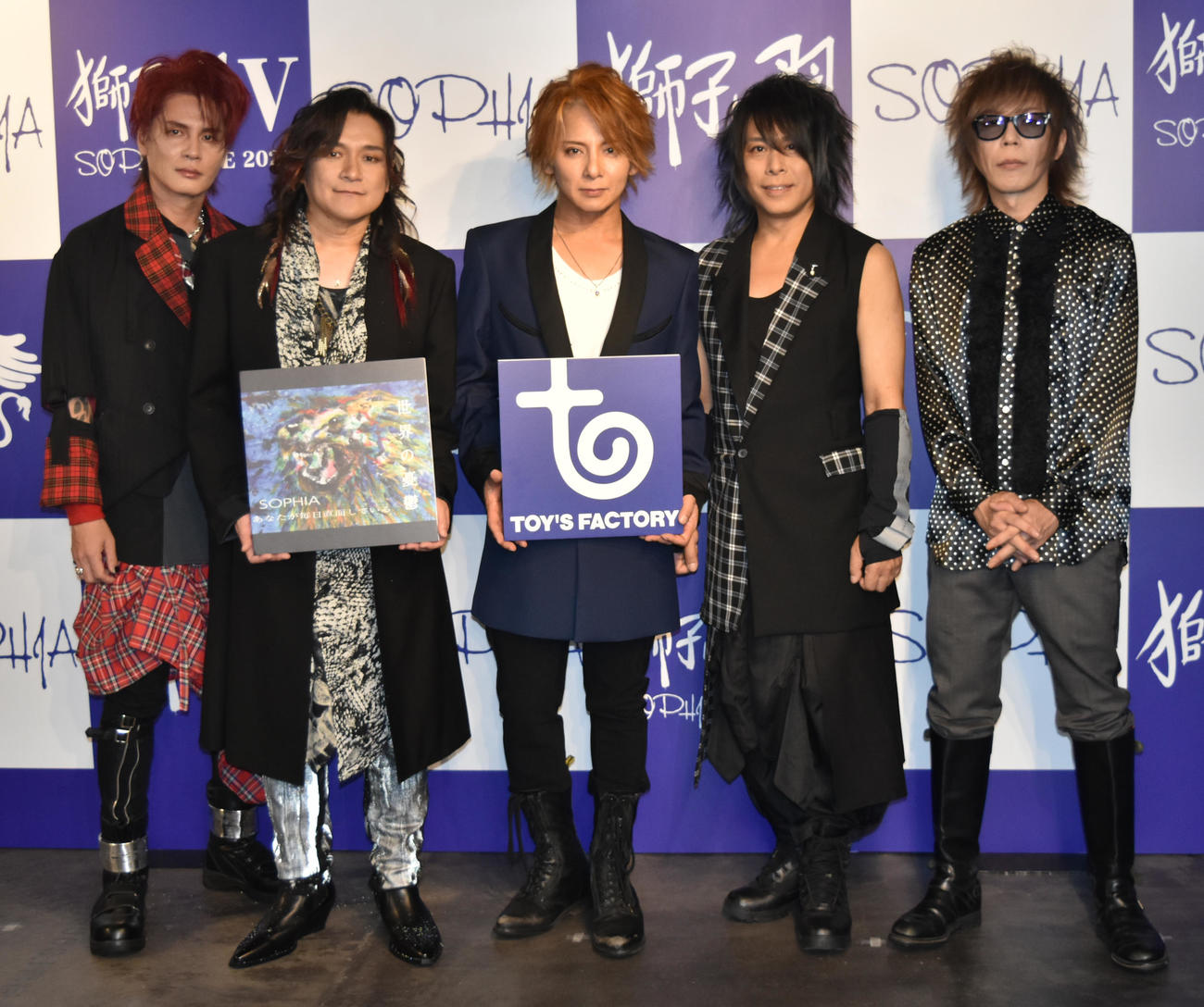 ライブ「獅子に翼V」本番前に意気込みを語るSOPHIA。左から黒柳能生、都啓一、松岡充、赤松芳朋、豊田和貴