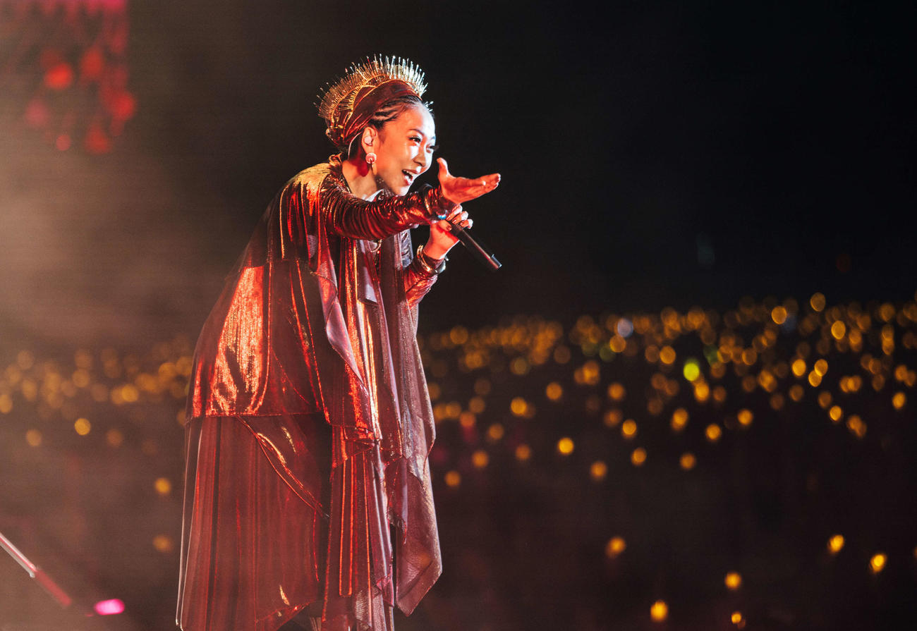 東大寺「慶讃奉納公演」で熱唱するMISIA
