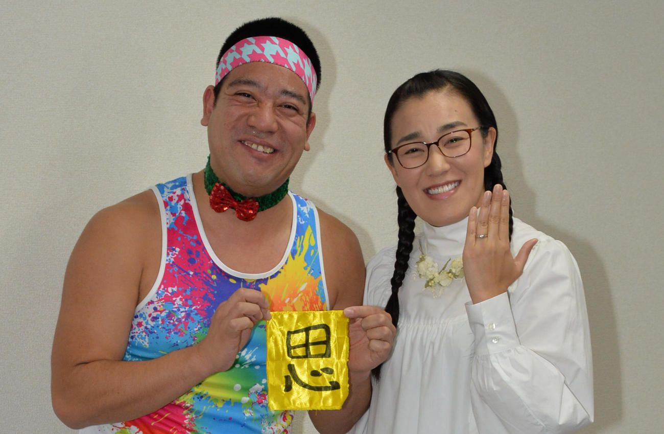 たんぽぽ白鳥久美子（右）とチェリー吉武（2018年11月撮影）