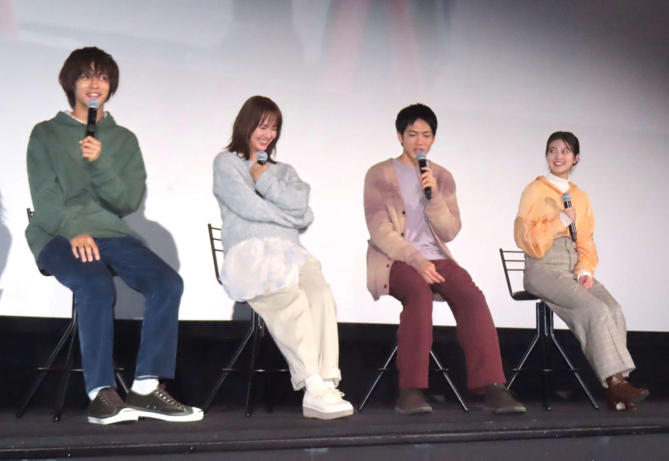 フジテレビ系連続ドラマ「いちばんすきな花」完成披露試写イベントに登壇した、左から神尾楓珠、多部未華子、松下洸平、今田美桜