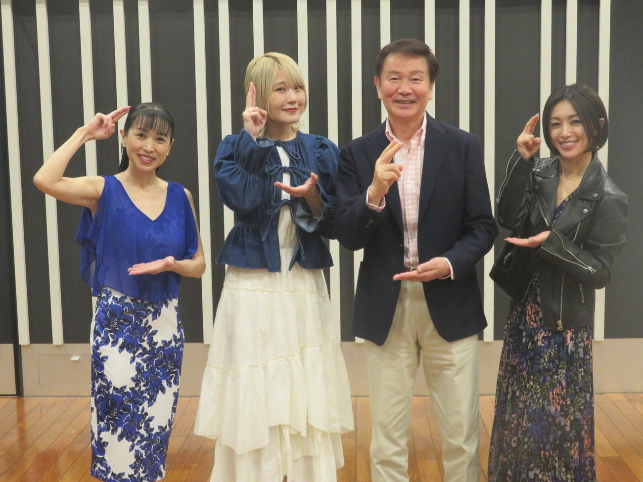 森田健作がパーソナリティーを務めるラジオ番組の収録を行った、左から西村知美、ハラミちゃん、森田健作、酒井法子