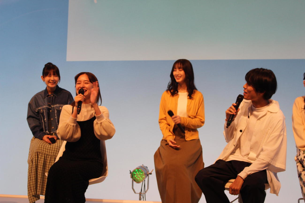 連続ドラマ「たとえあなたを忘れても」制作発表に出席した（左から）畑芽育、堀田真由、松井玲奈、萩原利久