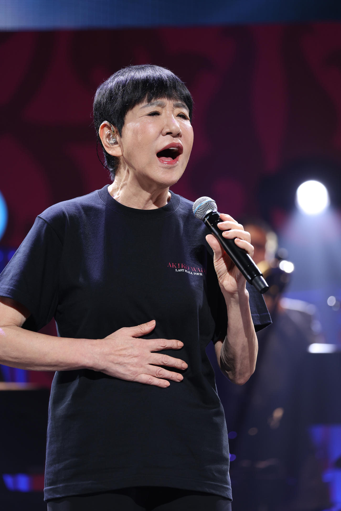 「AKIKO WADA LAST HALL TOUR」リハーサルを公開し熱唱する和田アキ子（撮影・中島郁夫）