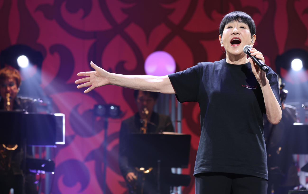 「AKIKO WADA LAST HALL TOUR」リハーサルを公開し熱唱する和田アキ子（撮影・中島郁夫）