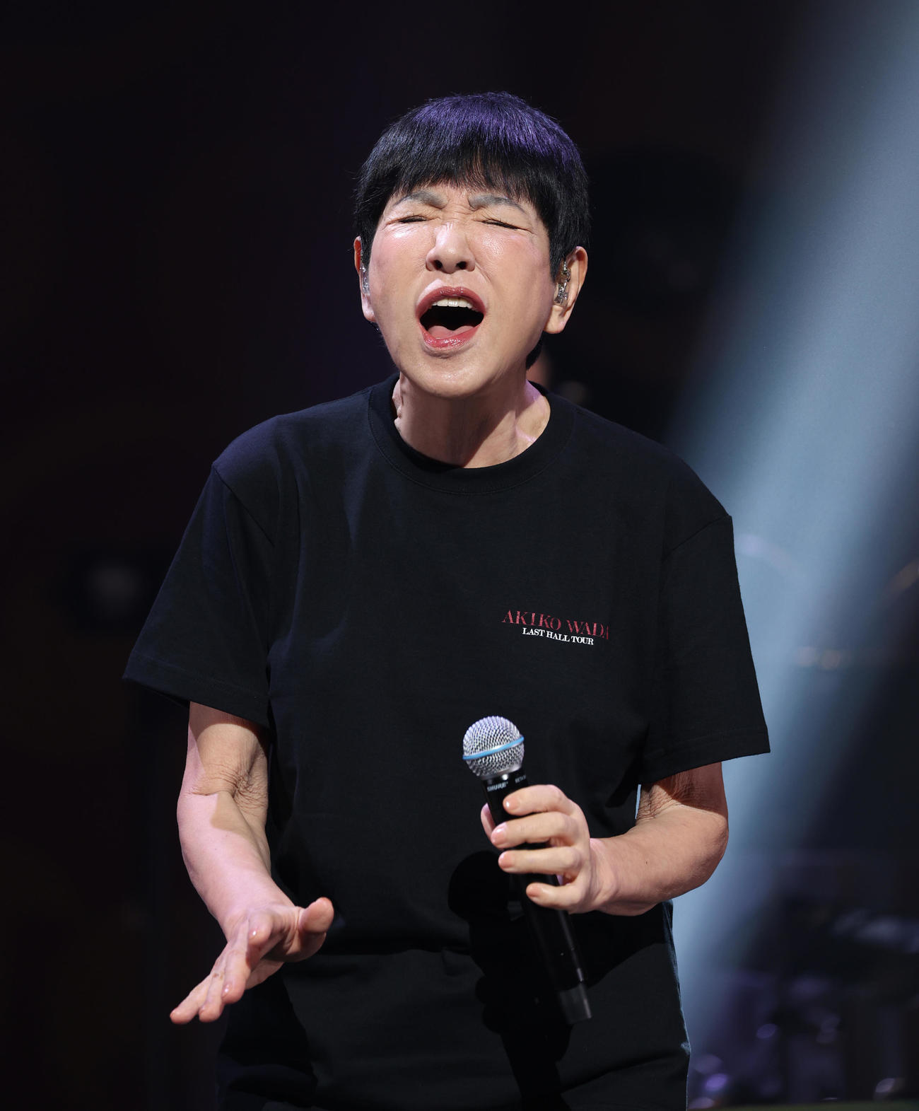 「AKIKO WADA LAST HALL TOUR」リハーサルで「古い日記」を熱唱する和田アキ子（撮影・中島郁夫）