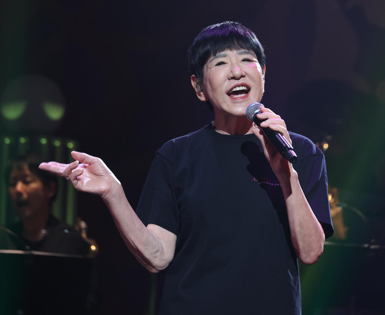 「AKIKO WADA LAST HALL TOUR」リハーサルを公開し熱唱する和田アキ子（撮影・中島郁夫）