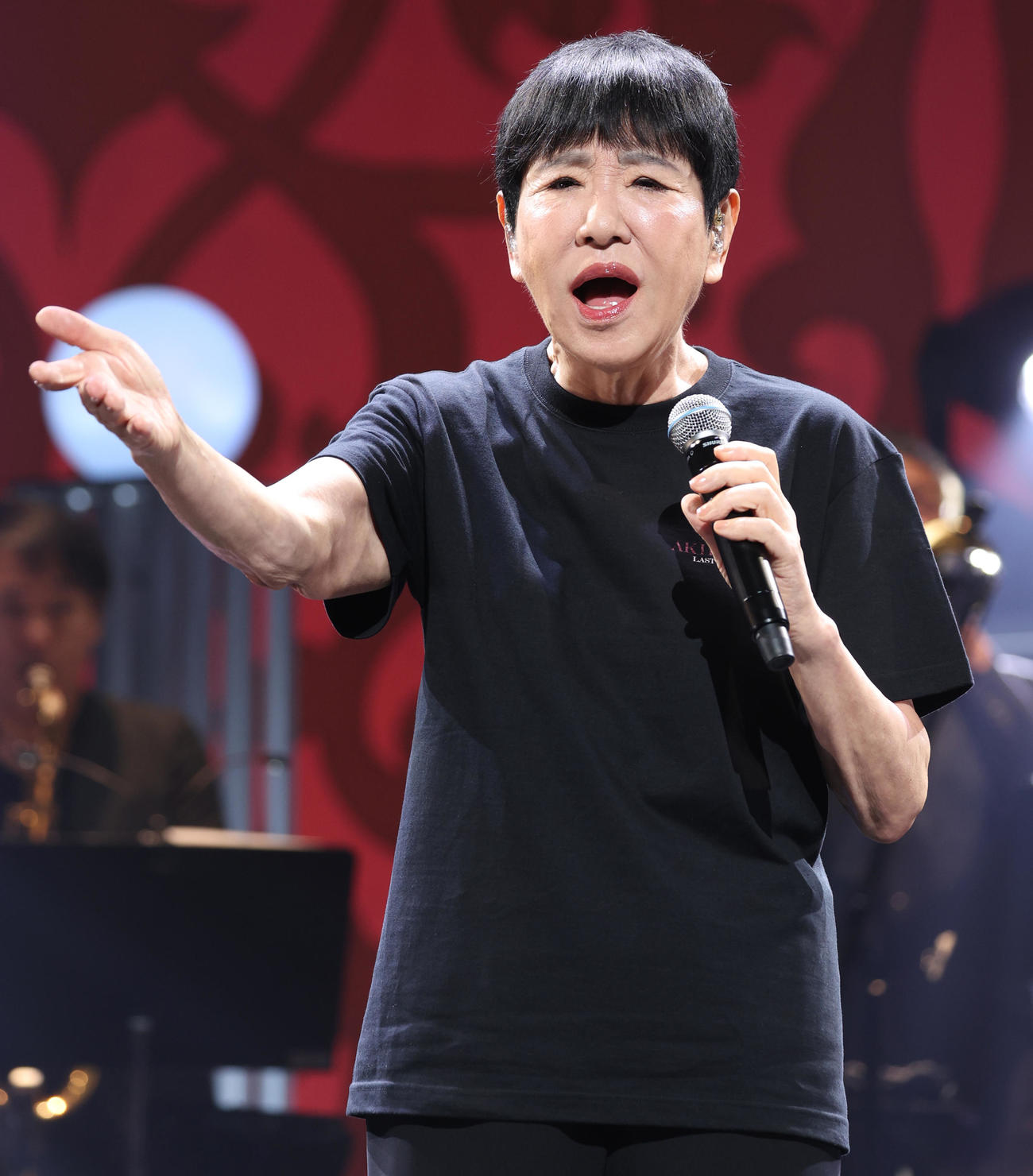 「AKIKO WADA LAST HALL TOUR」リハーサルを公開し熱唱する和田アキ子（撮影・中島郁夫）