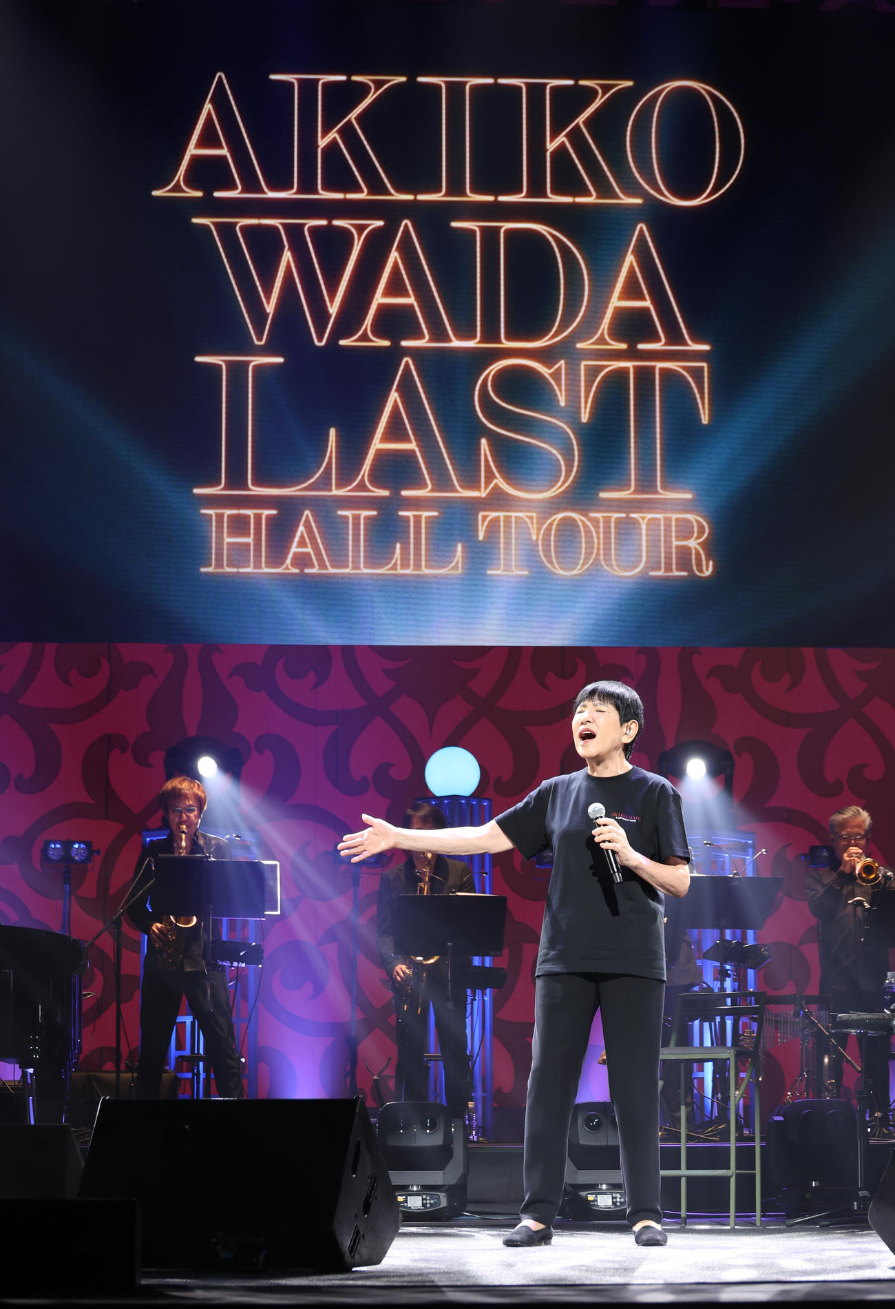 「AKIKO WADA LAST HALL TOUR」リハーサルを公開し熱唱する和田アキ子（撮影・中島郁夫）
