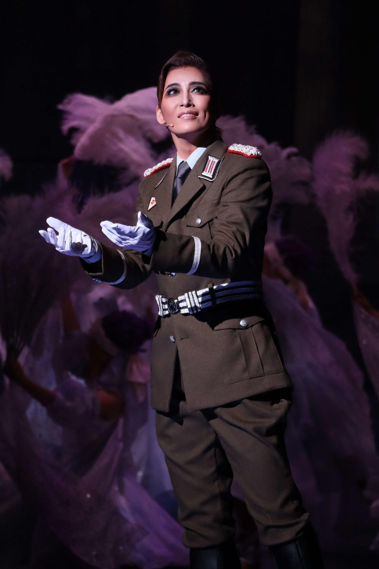 宝塚歌劇月組公演「フリューゲル－君がくれた翼－」で、東ドイツの軍人を演じる月城かなと
