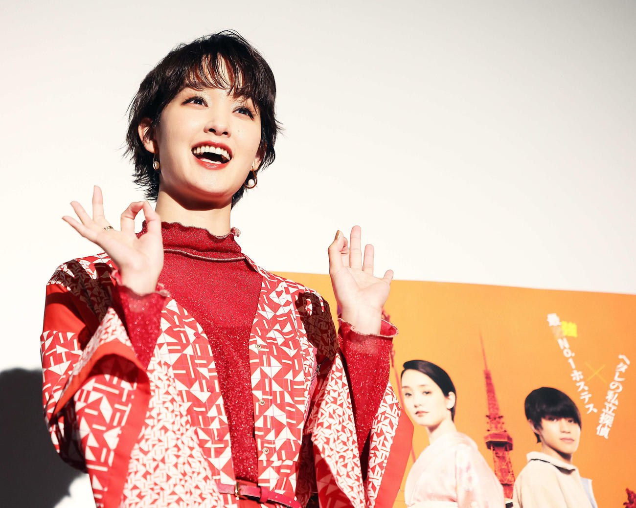 映画「女子大小路の名探偵」公開舞台あいさつで笑顔を見せる剛力彩芽（撮影・河田真司）