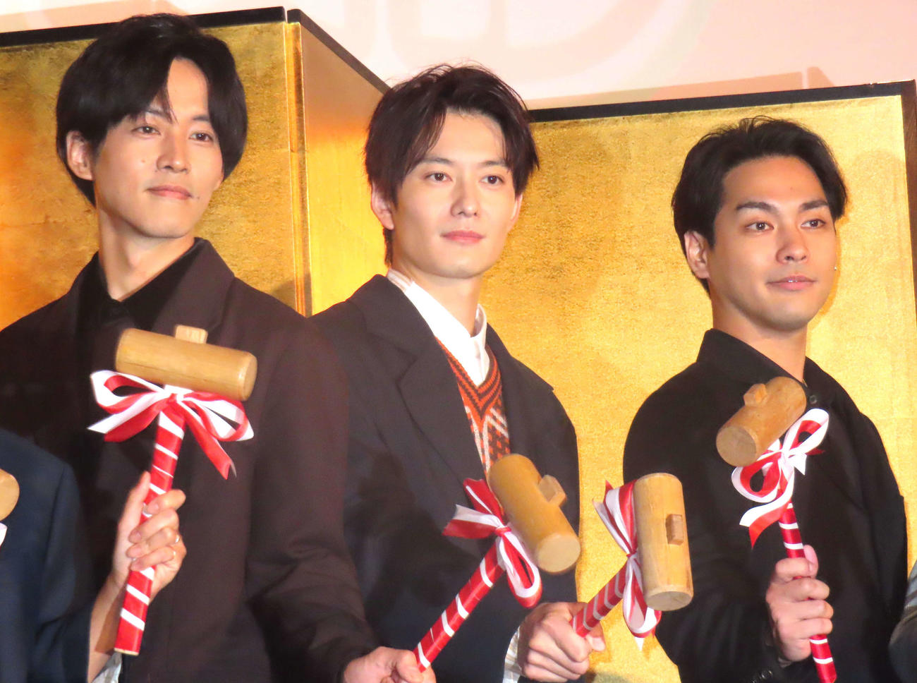 映画「ゆとりですがなにか　インターナショナル」初日舞台あいさつに出席した、左から松坂桃李、岡田将生、柳楽優弥