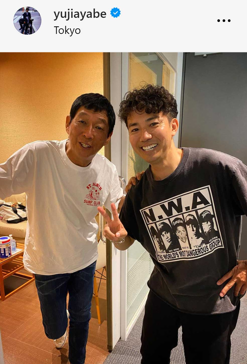 ピース綾部、明石家さんまとのツーショット披露（綾部祐二のインスタグラムから）