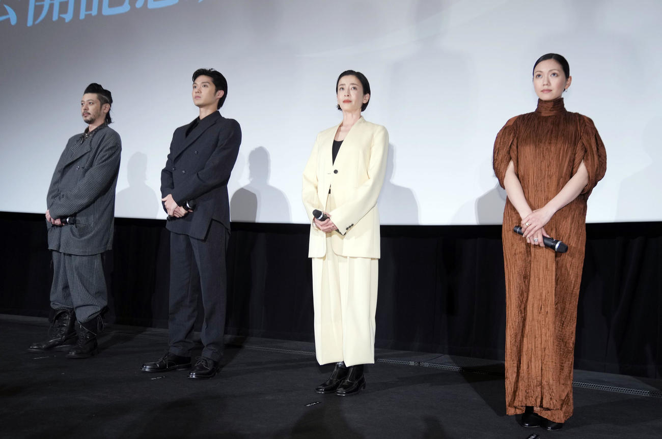 映画「月」の舞台あいさつで登壇する、左からオダギリジョー、磯村勇斗、宮沢りえ。二階堂ふみ（撮影・狩俣裕三）