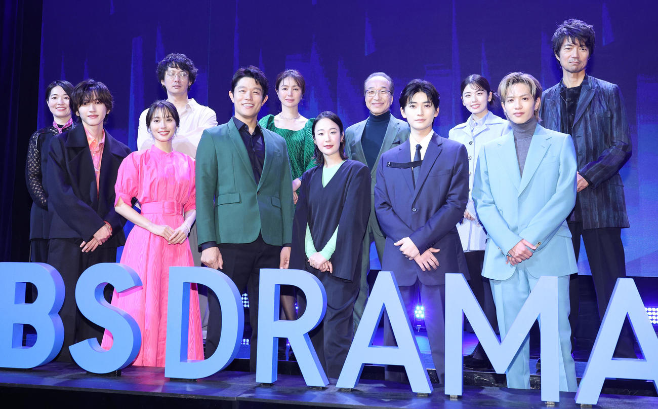 TBS秋ドラマ合同会見を行うTBS秋ドラマ合同会見に出席した、前列左から道枝駿佑、広瀬アリス、鈴木亮平、黒木華、高橋文哉、志尊淳、後列左からイモトアヤコ、安藤政信、井川遥、小日向文世、小芝風花、仲村トオル（撮影・中島郁夫）