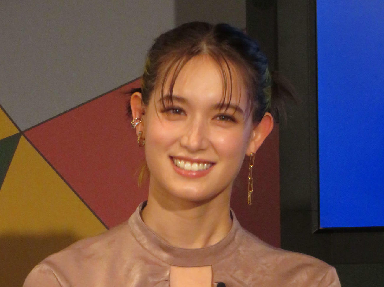 NEC＋CHALLENGE PROJECT 2023トークショーでゲストMCを務めたトラウデン直美（撮影・村上幸将）