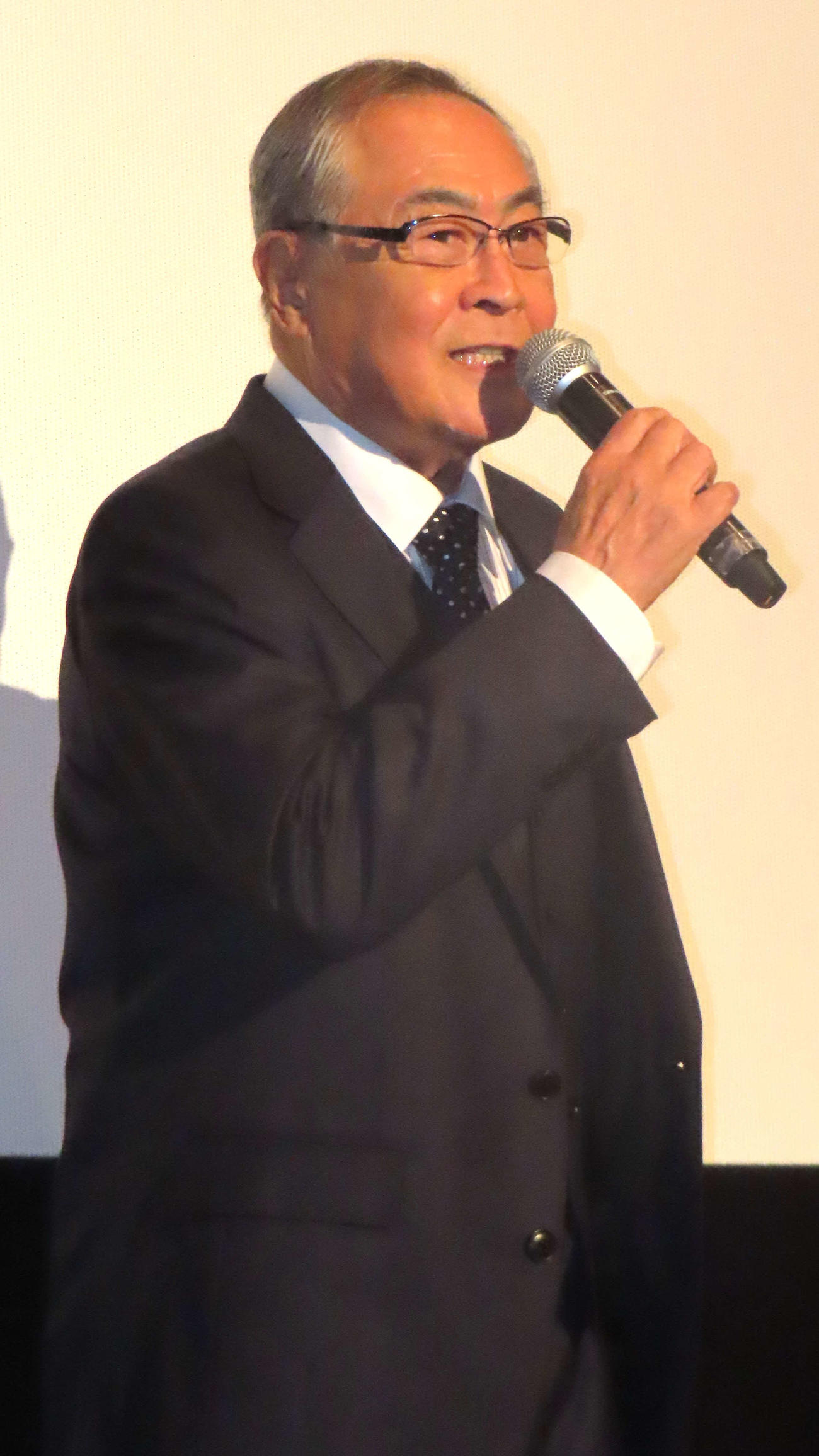 映画「シェアの法則」初日舞台あいさつに登壇した小野武彦