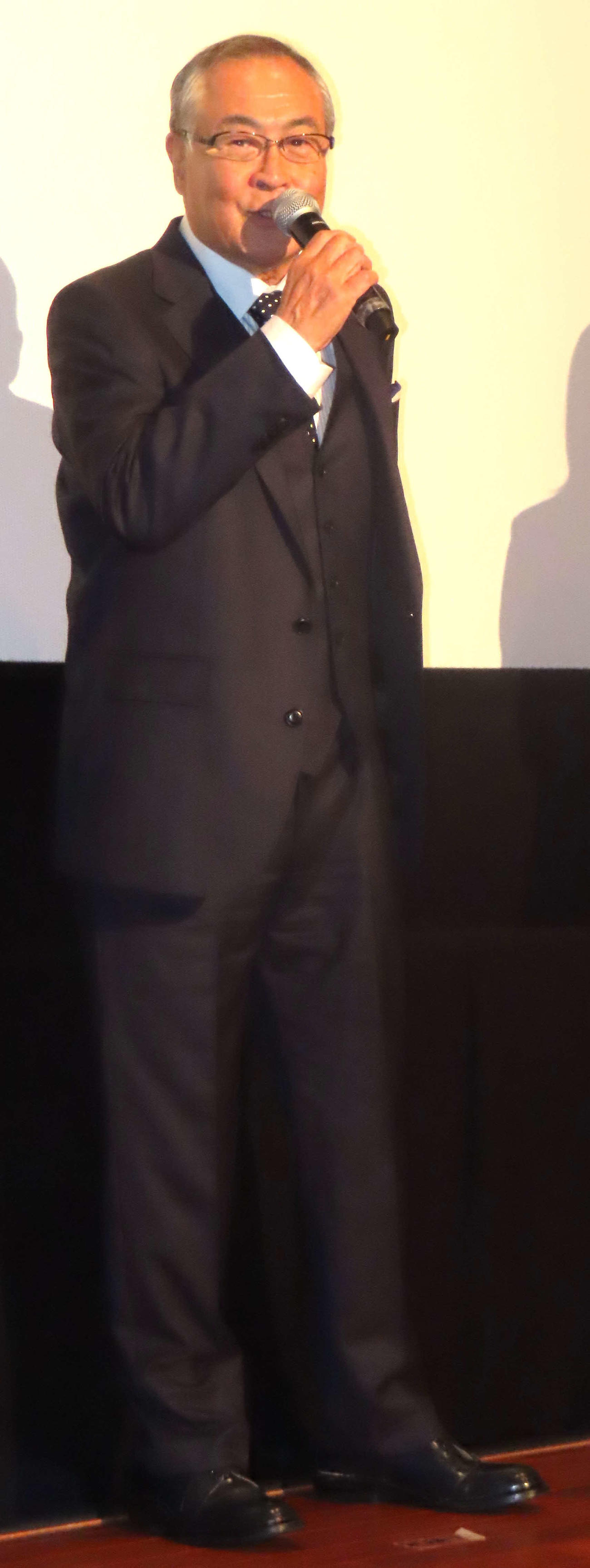 映画「シェアの法則」初日舞台あいさつに登壇した小野武彦