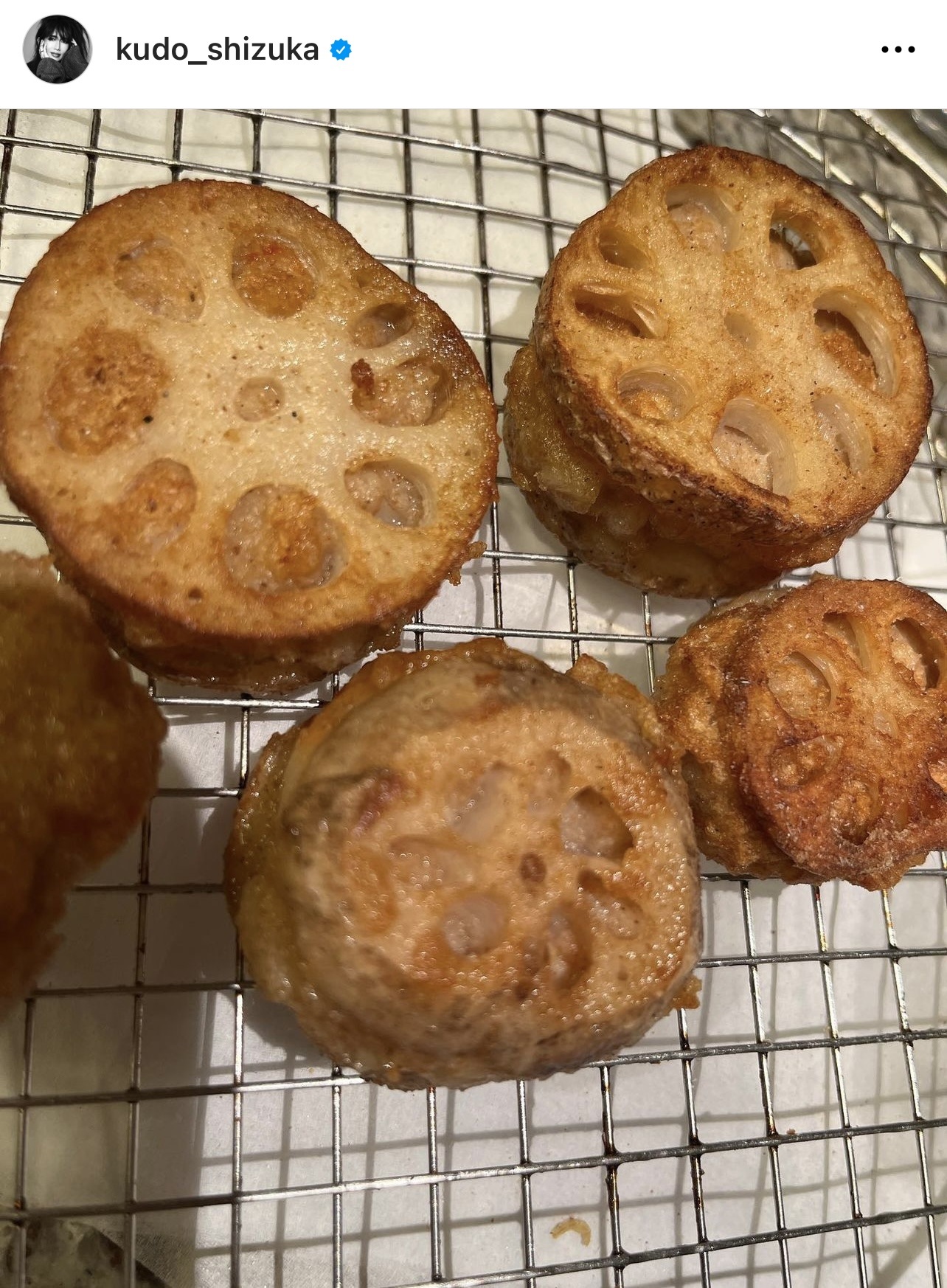 宇宙人が食べた？工藤静香手作りのレンコン料理（工藤静香のインスタグラムから）