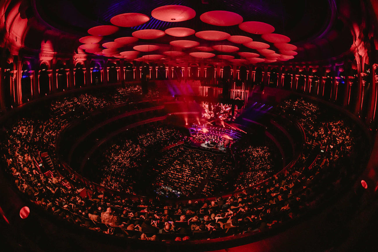 英ロイヤルアルバートホールで、クラシックワールドツアーロンドン公演を開催したYOSHIKI