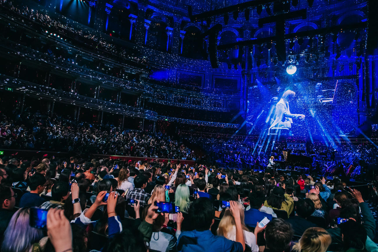 英ロイヤルアルバートホールで、クラシックワールドツアーロンドン公演を開催したYOSHIKI