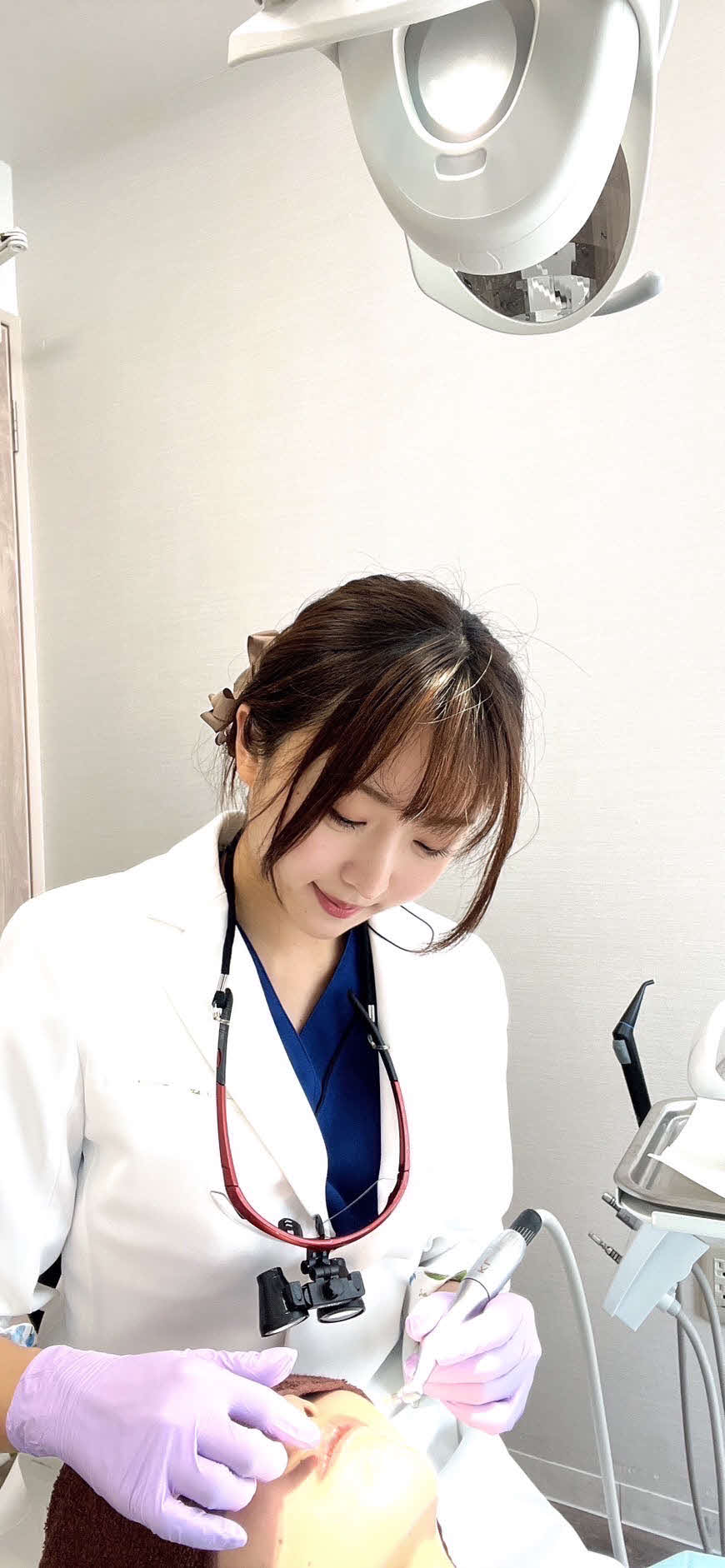 歯科医と芸能活動の二刀流で活躍する矢作有紀奈