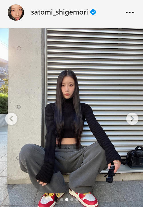 重盛さと美「裏重盛載せていきます」くびれ腹筋“ヘソ出し”ショットも 重盛さと美「裏重盛載せていきます」くびれ腹筋“ヘソ出し”ショットも