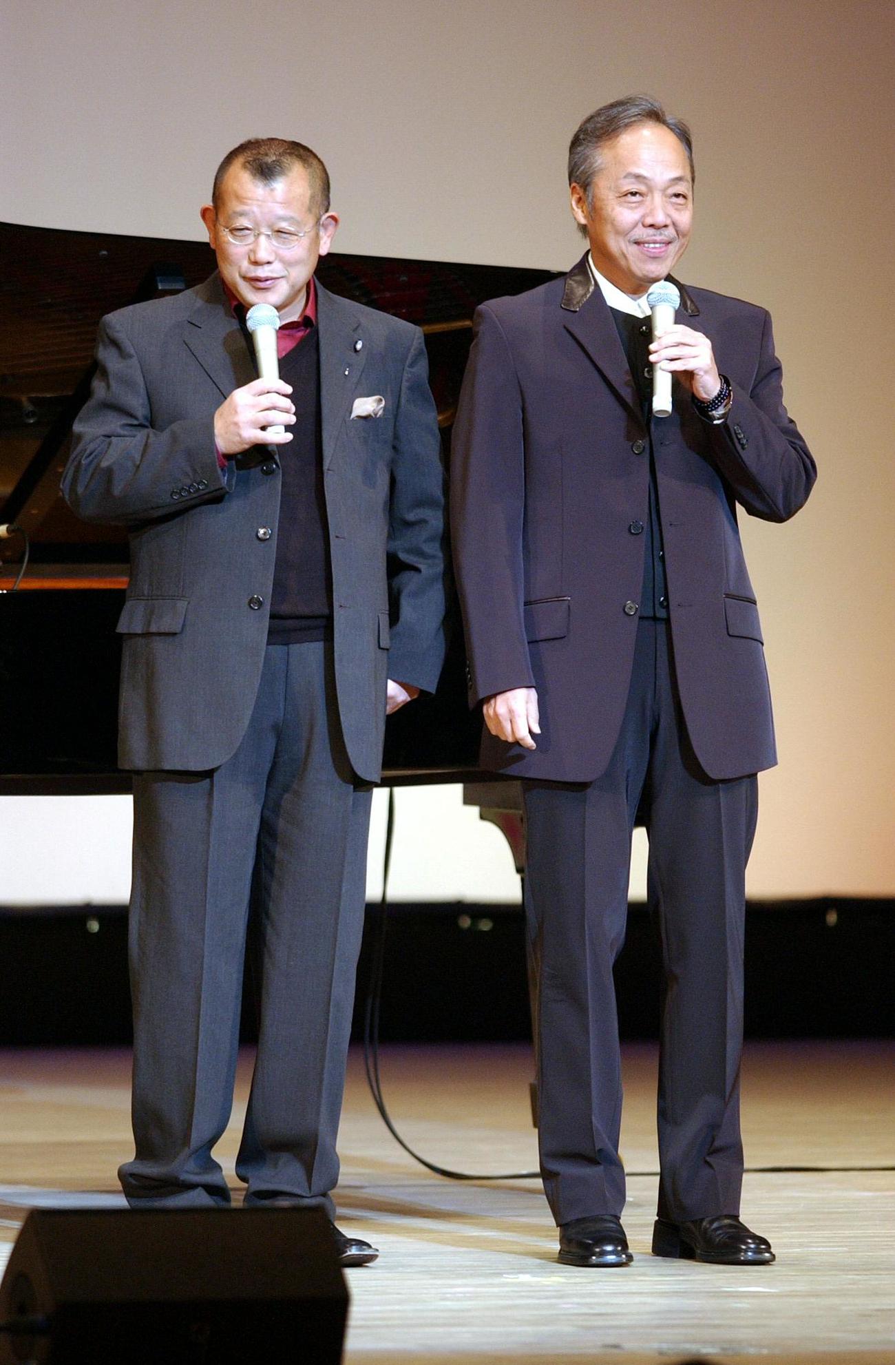 「あした元気にな〜れ！」特別披露試写会　左から笑福亭鶴瓶、谷村新司（05年3月7日）