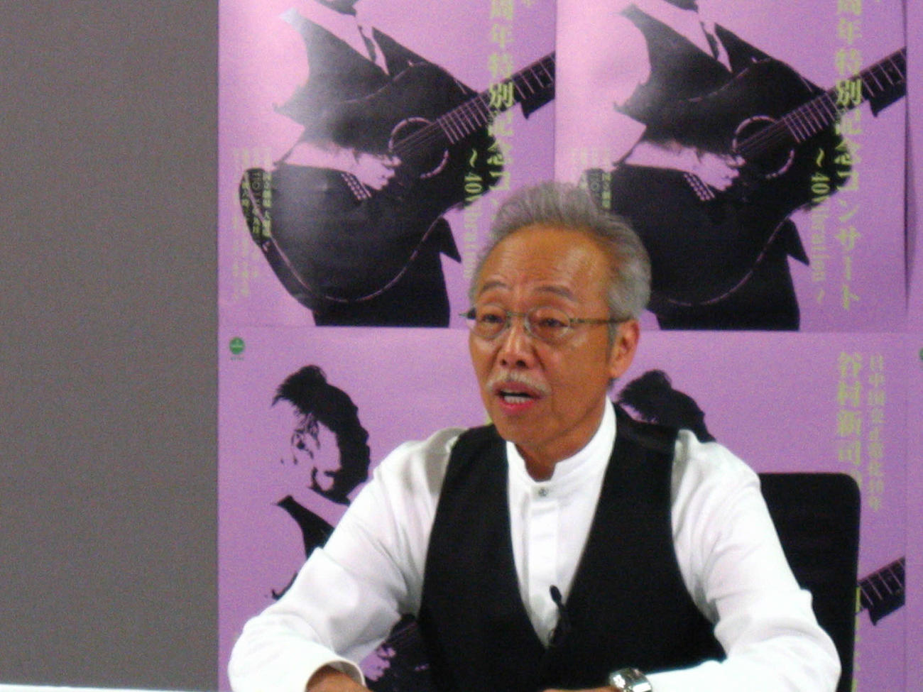 日中国交正常化40年コンサートの開演前に日中問題を語る谷村新司（12年9月20日撮影）