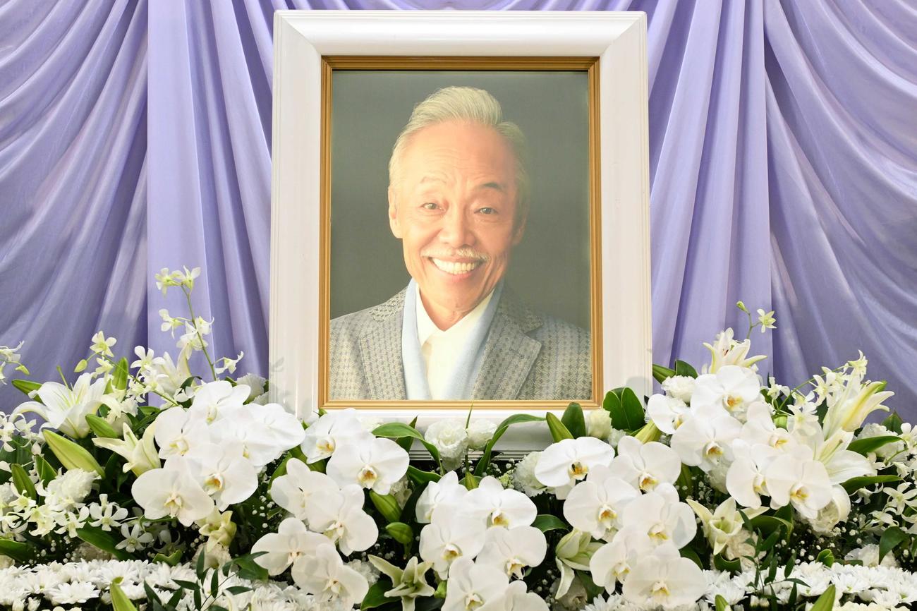 谷村新司さんの遺影