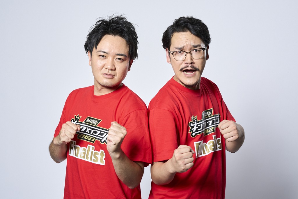 「キングオブコント2023」の決勝に進出した隣人の中村遊直（左）、橋本市民球場（C）TBS
