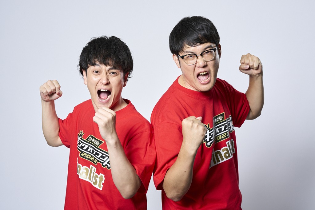 「キングオブコント2023」の決勝に進出したファイヤーサンダーのこてつ（左）、崎山祐（C）TBS