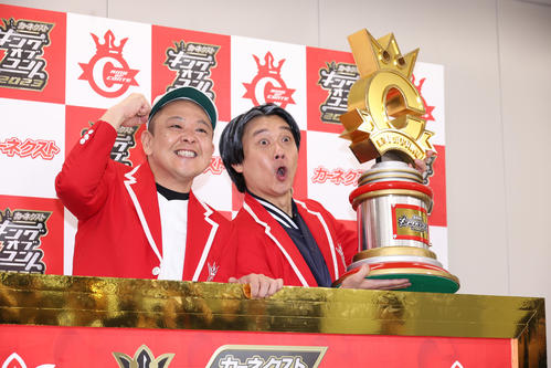キングオブコント2023で優勝した「サルゴリラ」の赤羽健壱（左）と児玉智洋（撮影・中島郁夫）