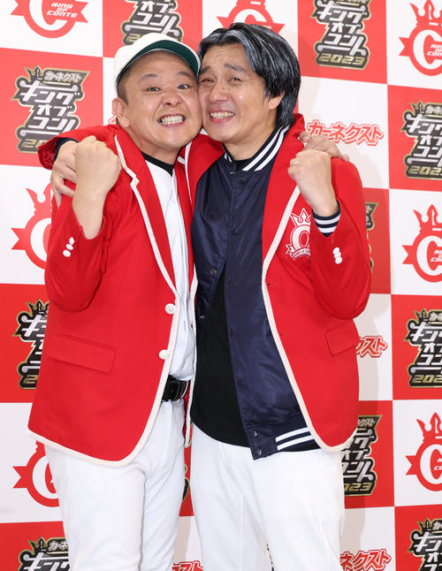 キングオブコント2023で優勝した「サルゴリラ」の赤羽健壱（左）と児玉智洋（撮影・中島郁夫）
