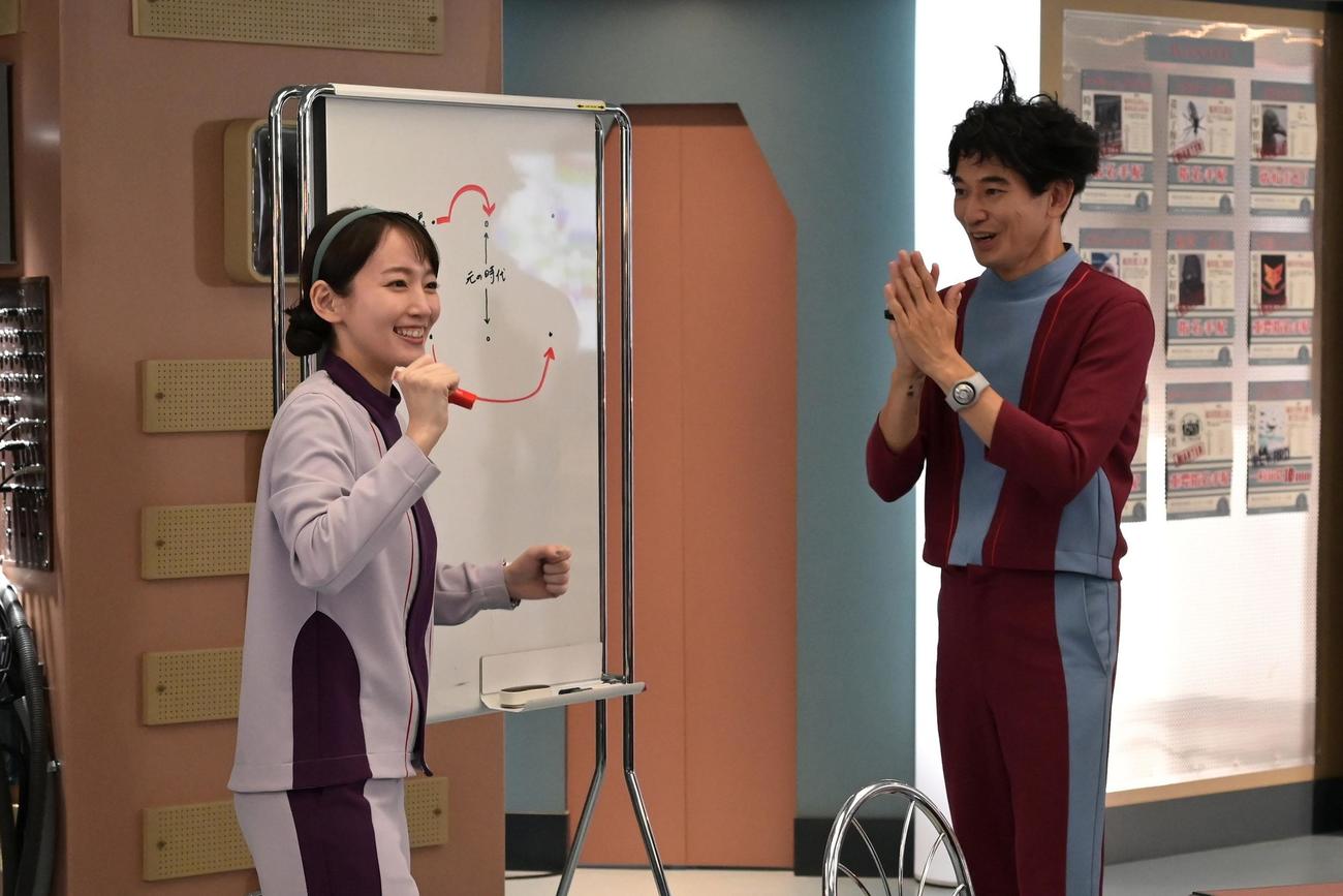 「時をかけるな、恋人たち」に出演する吉岡里帆、永山瑛太（C）カンテレ