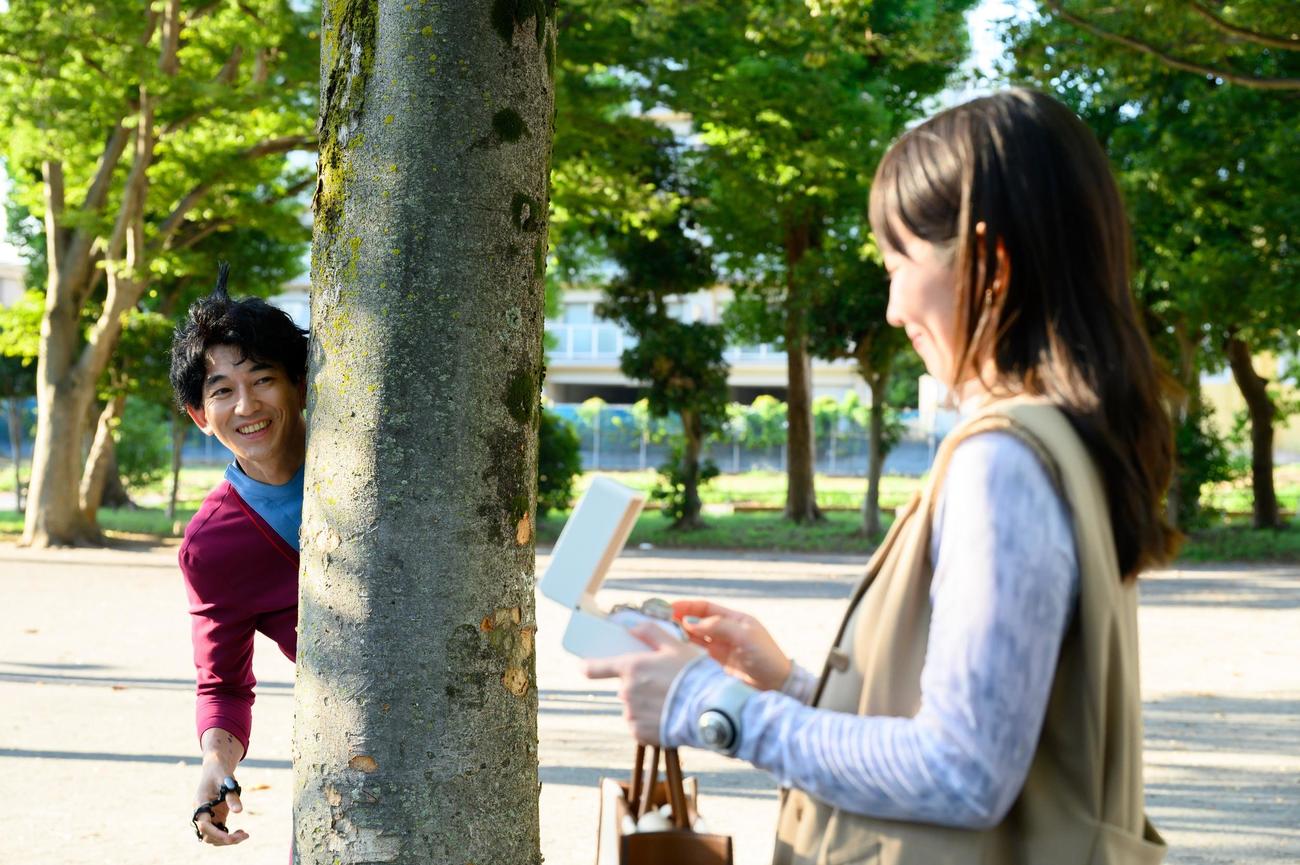 「時をかけるな、恋人たち」に出演する永山瑛太、吉岡里帆（C）カンテレ