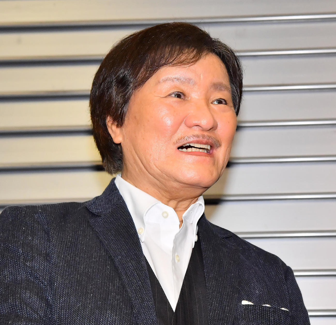コンサート終了後の会見で谷村新司さんとの思い出を話す堀内孝雄（撮影・清水貴仁）