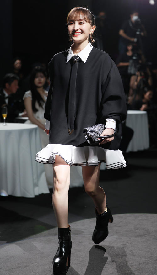 「ハーパーズバザー10周年イベント」に登場した百田夏菜子（撮影・野上伸悟）