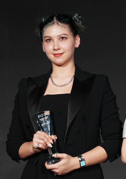 「ハーパーズバザー10周年イベント」でウィメンオンザフロンティアを受賞した長谷川ミラ(撮影・野上伸悟)