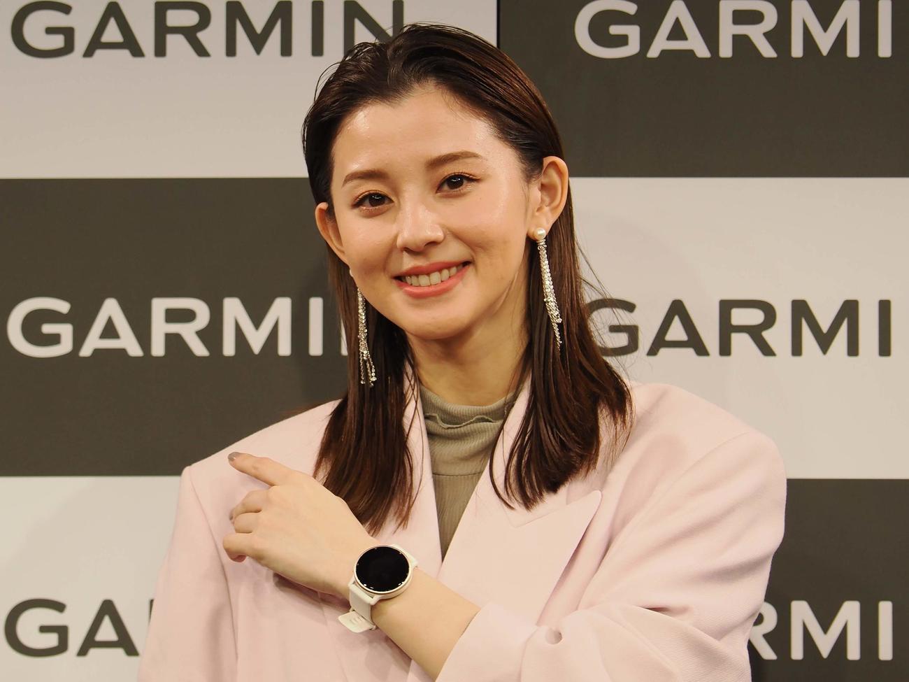イベントに出席した朝比奈彩